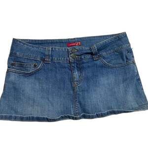 Twentyone 21 Vintage Y2K Low Rise Denim Mini Skirt Size 11 Style F330